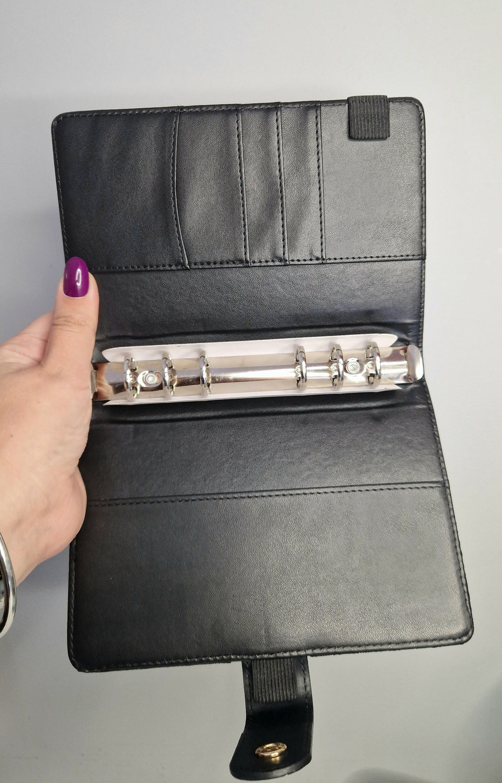 Classeur A6 noir avec 6 enveloppes zip personnalisées