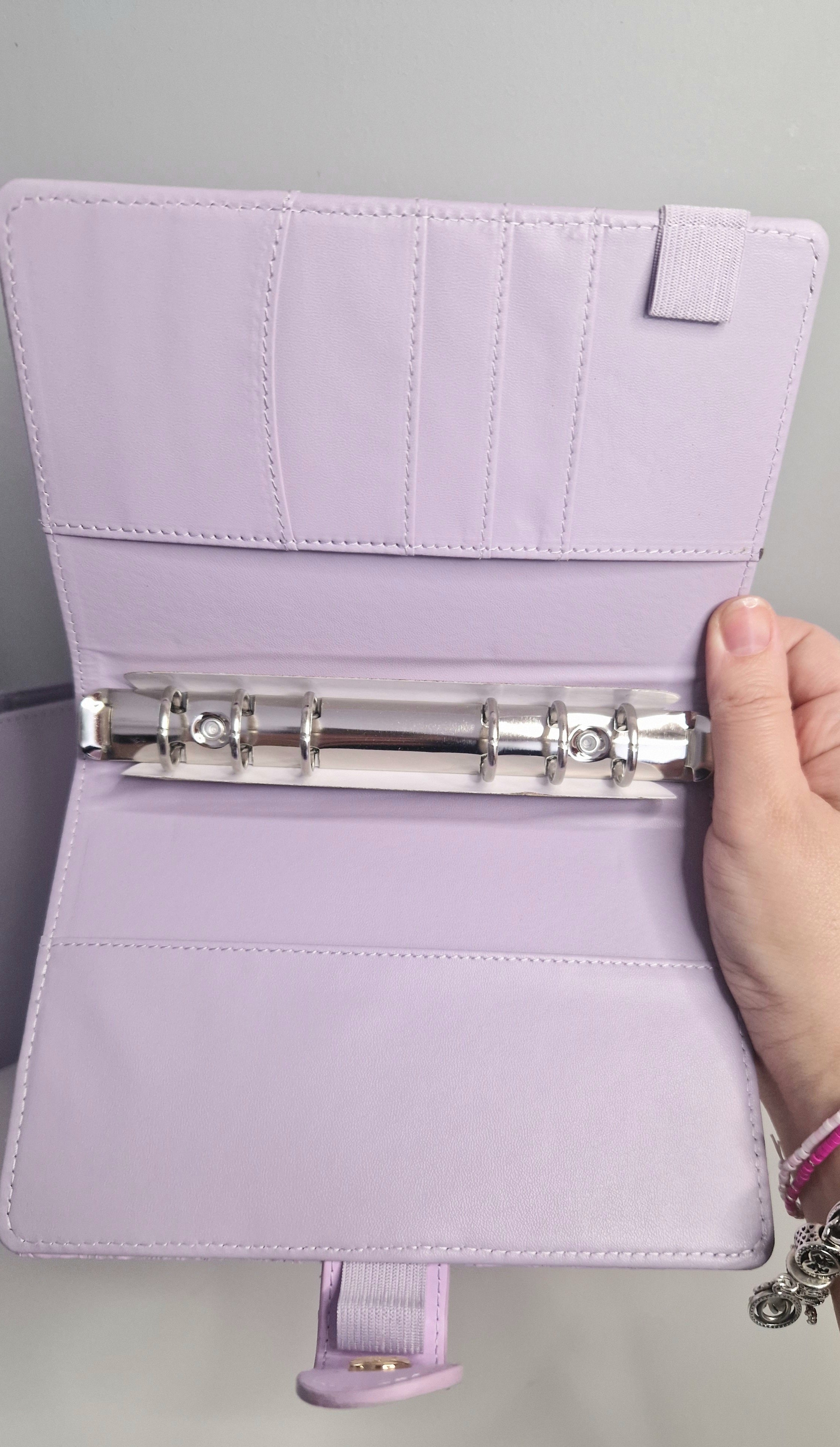 Classeur A6 violet avec 6 enveloppes zip personnalisées