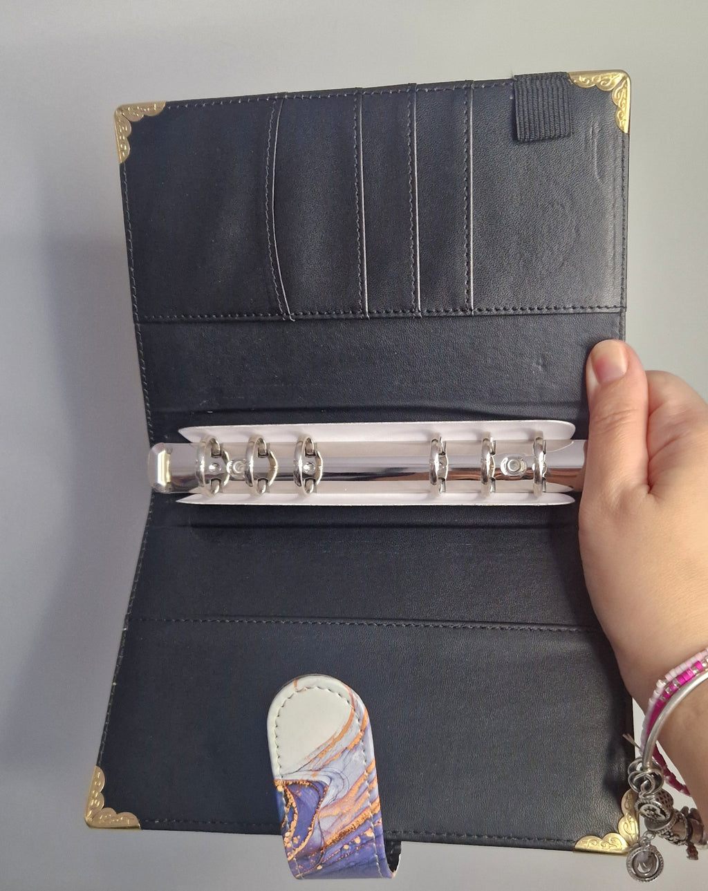 Classeur A6 noir/bleu avec 6 enveloppes zip personnalisées