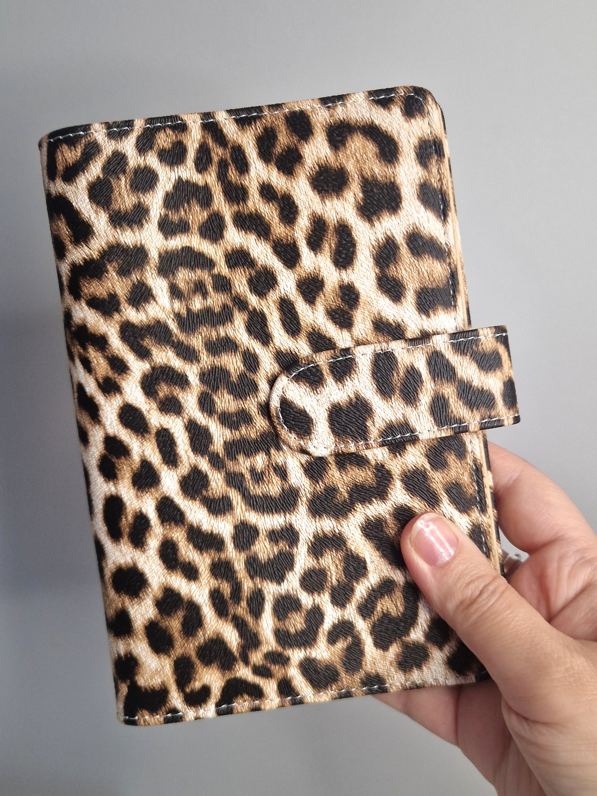 Classeur A6 leopard avec 6 enveloppes zip personnalisées