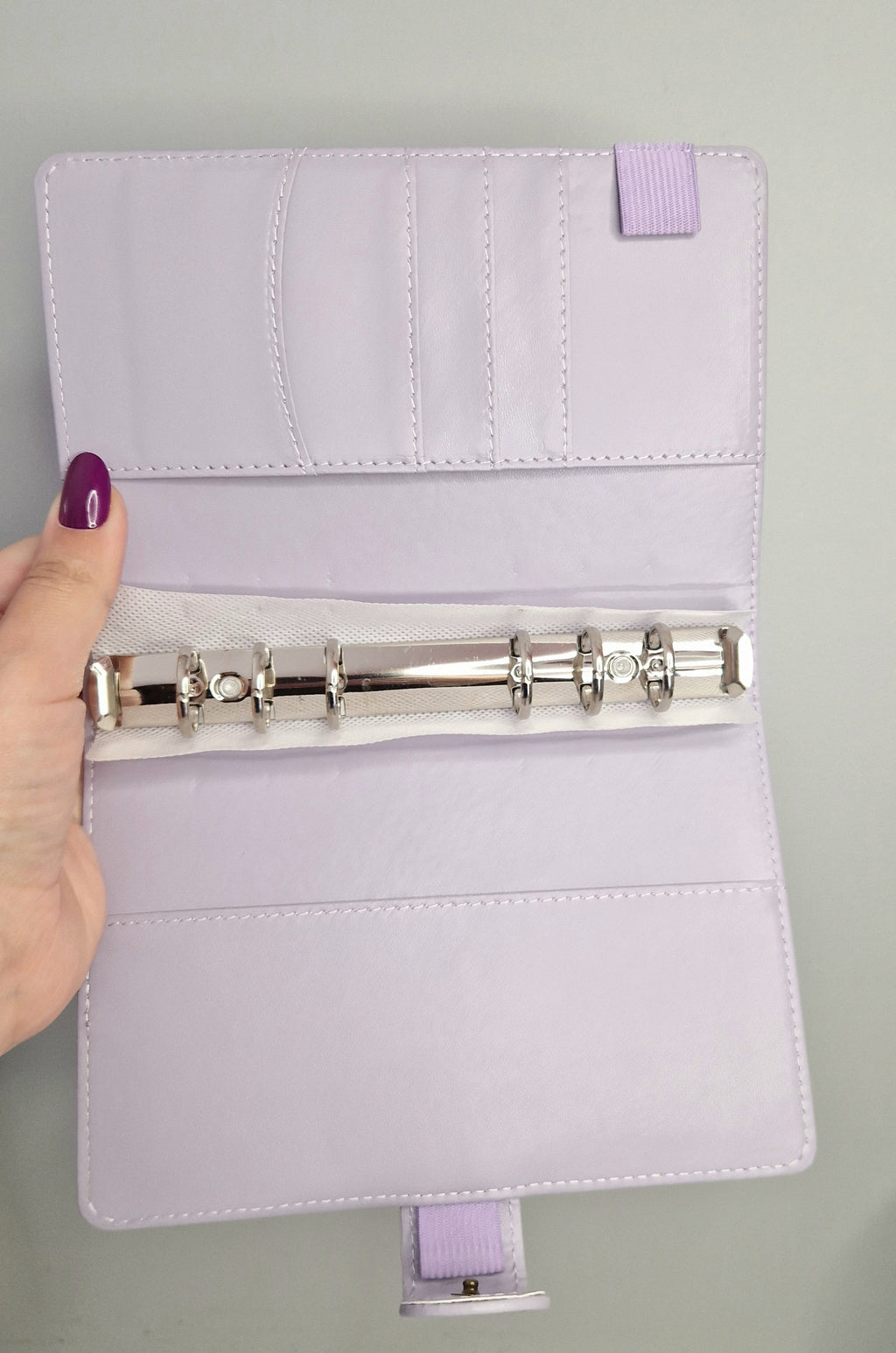 Classeur A6 violet avec 6 enveloppes zip personnalisées